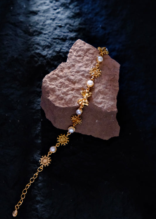 Snowflake Pearl Bracelet